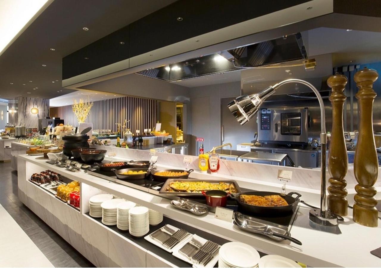 Hotel Emisia Sapporo Exterior foto A buffet at a hotel